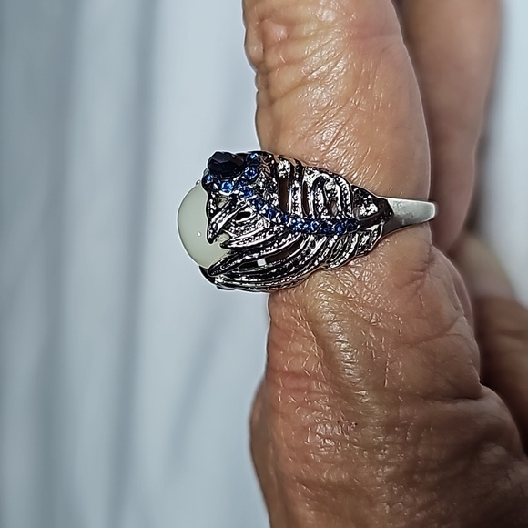 White Lucite Blue Rhinestone Statement Ring Silver Tone Setting Size 9 - Picture 8 of 12